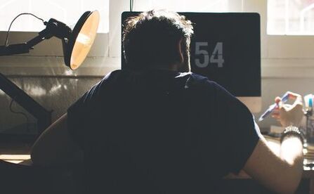 Nepareiza sēdus pozīcija ir osteohondrozes attīstības cēlonis